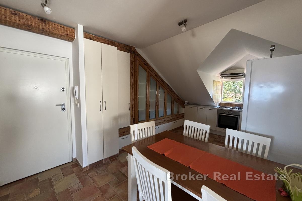 Møblert toroms leilighet med havutsikt i en førsteklasses beliggenhet