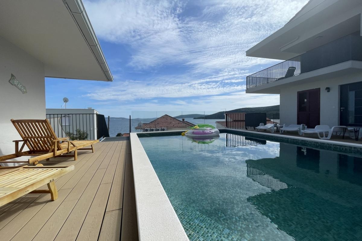 001-2035-371-Trogir-Modern-two-bedroom-apartment-with-a-sea-view-for-sale