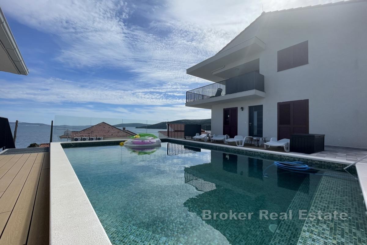 Moderan dvosoban stan s pogledom na more