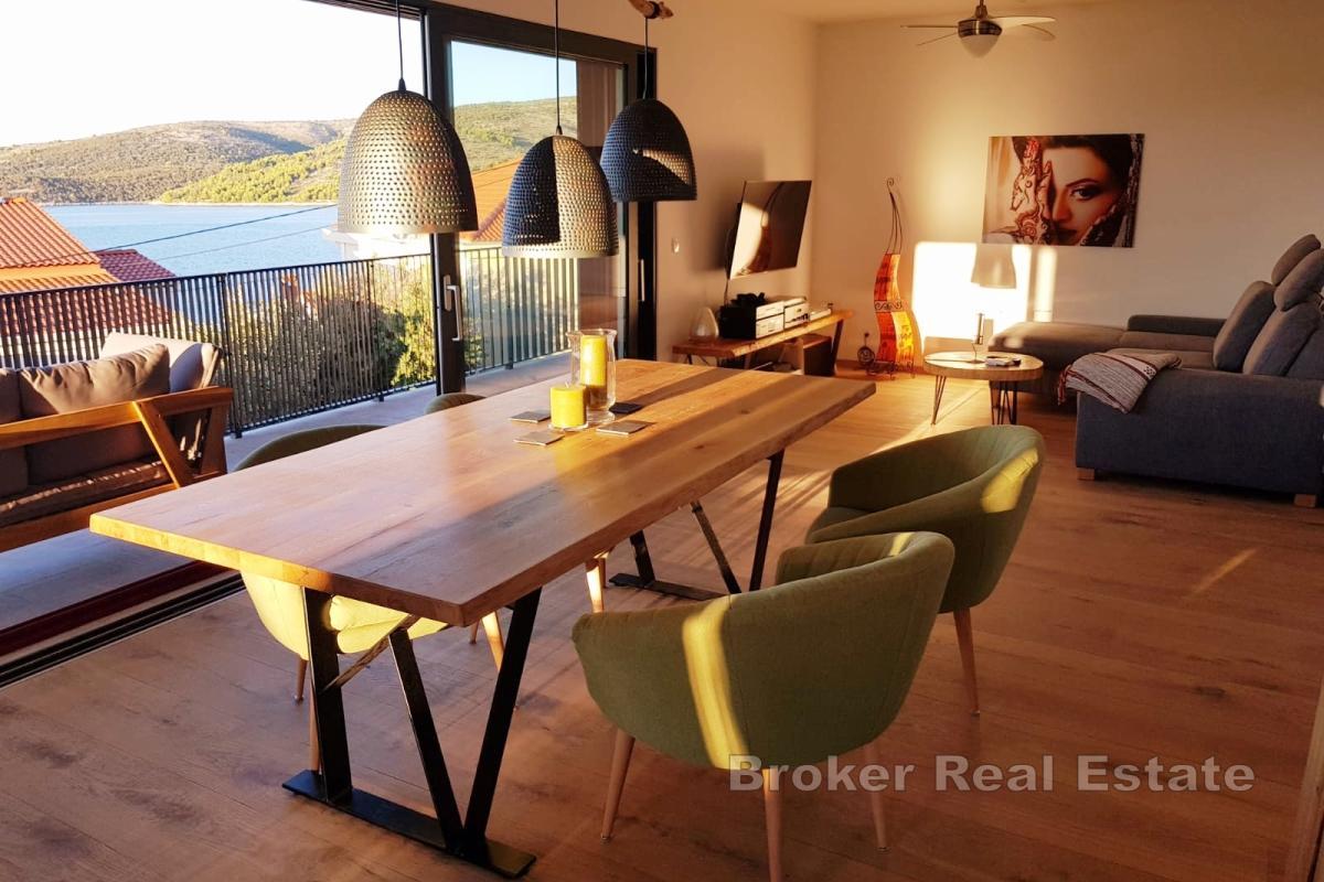 Moderne toroms leilighet med havutsikt