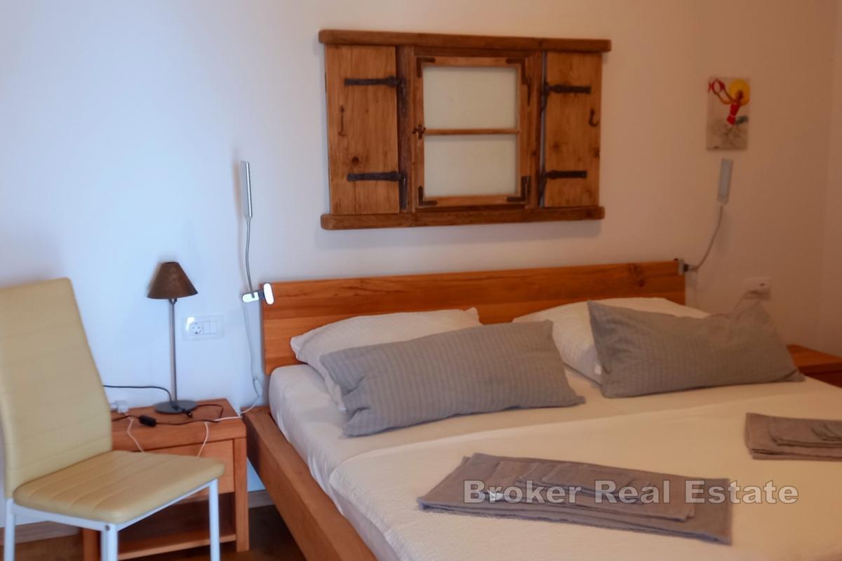 Moderan dvosoban stan s pogledom na more