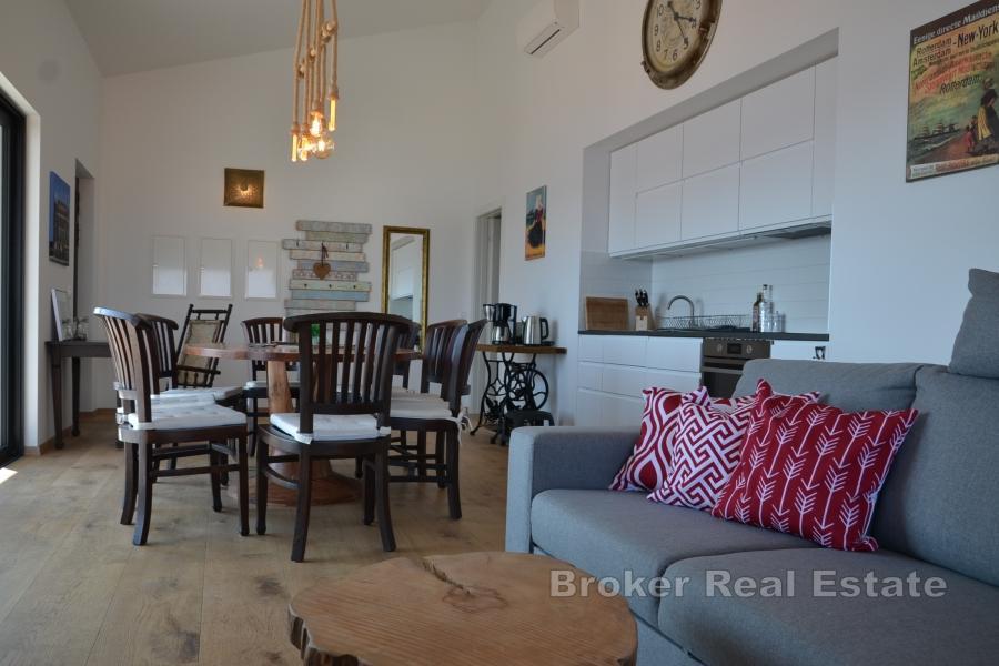 Современный пентхаус с панорамным видом на море