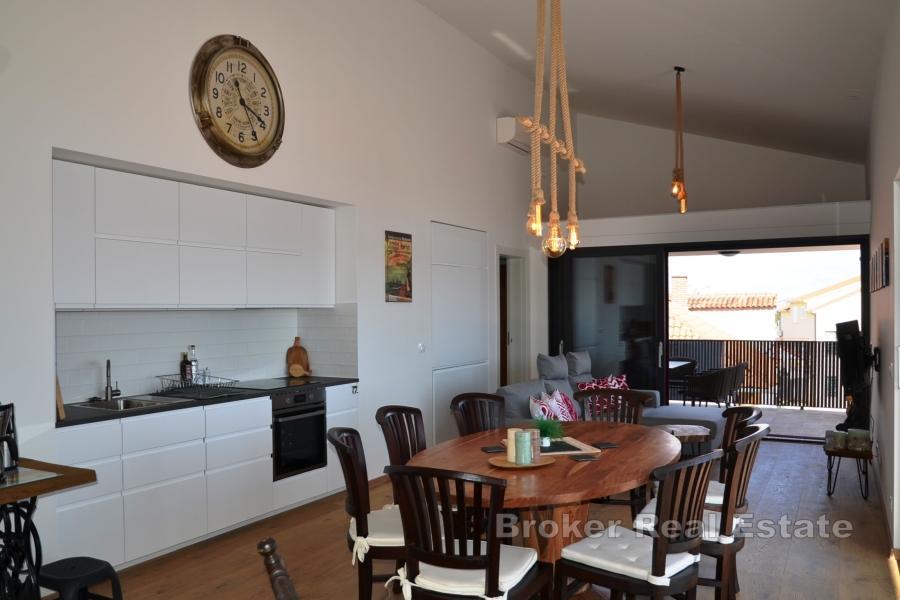 Современный пентхаус с панорамным видом на море