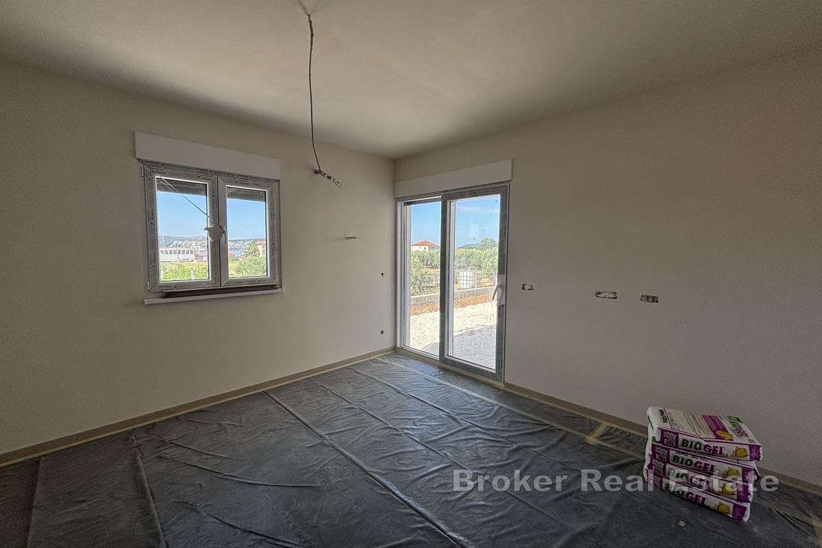 Ein-Zimmer-Apartment mit Garten und Meerblick