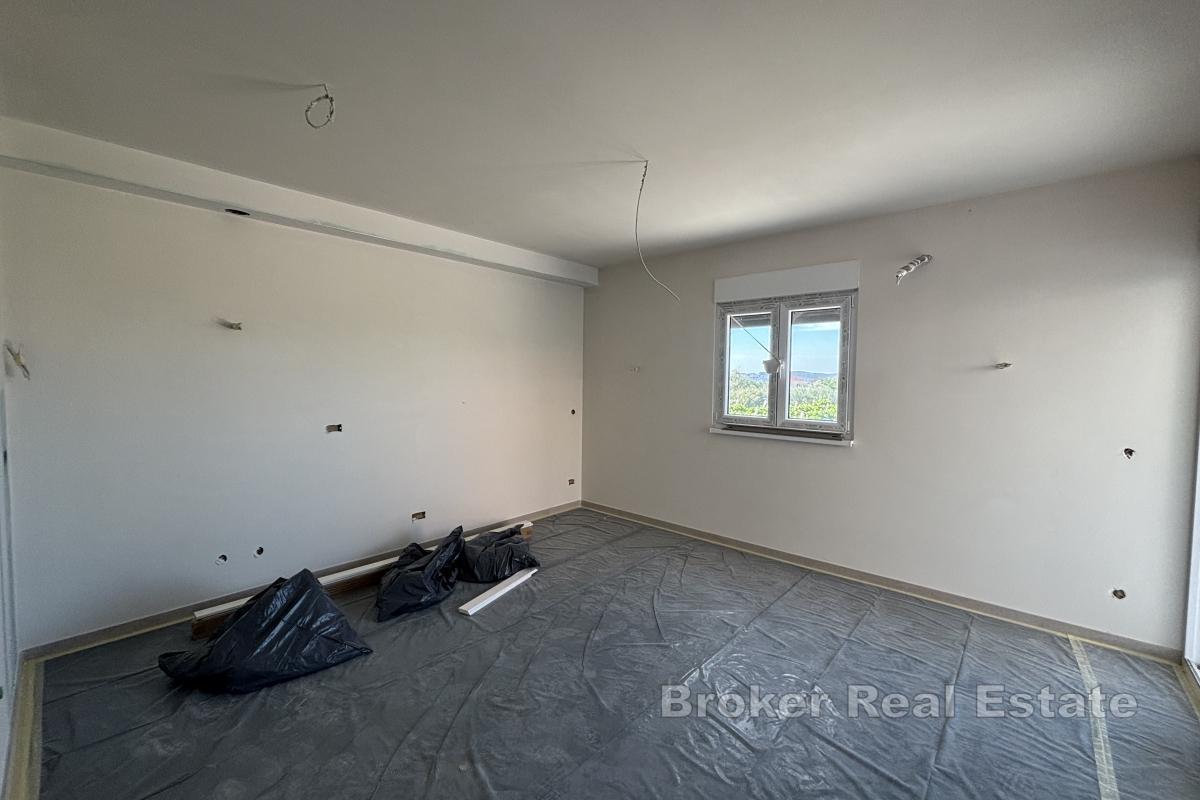 Ein-Zimmer-Apartment mit Garten und Meerblick