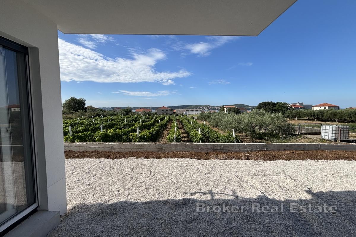 Ein-Zimmer-Apartment mit Garten und Meerblick
