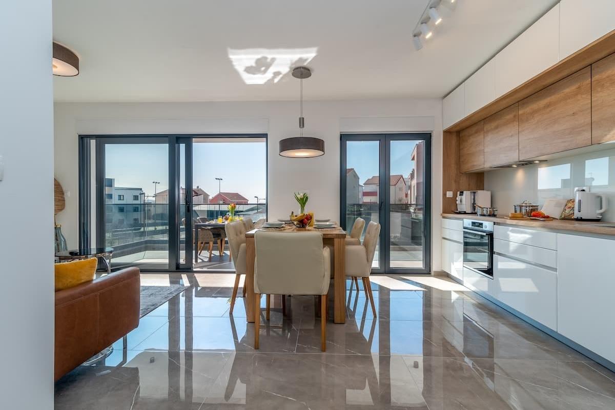 001-2035-392-Ciovo-Modern-two-bedroom-apartment-with-pool-for-sale