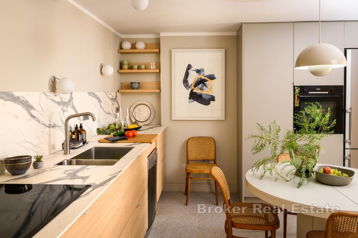 Maison moderne rénovée dans un emplacement exceptionnel en première ligne de mer