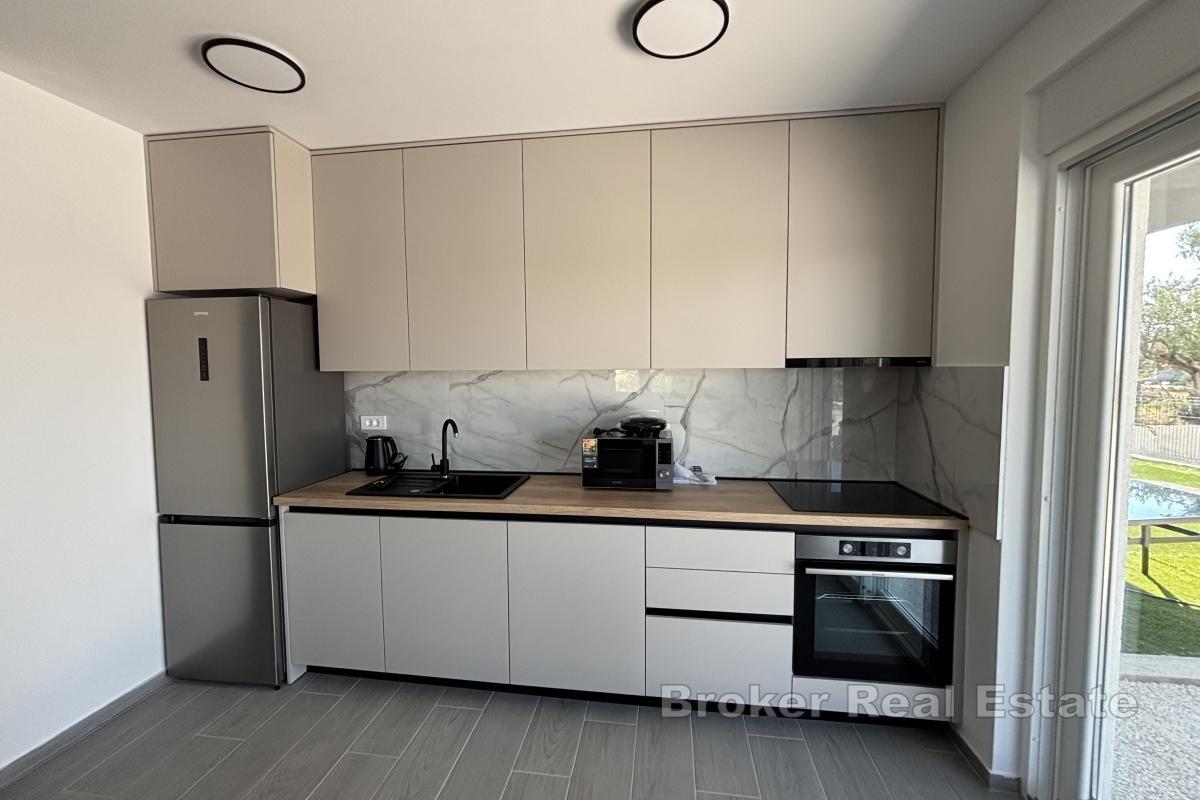 Appartamento moderno con due camere da letto e giardino (DISPONIBILE DA SUBITO)