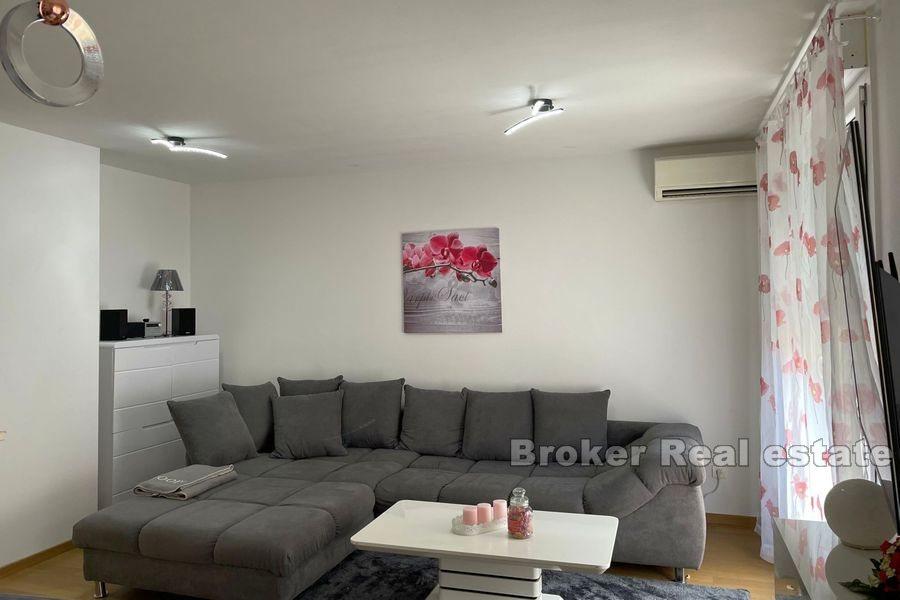 Žnjan, deux étages, appartement de trois chambres