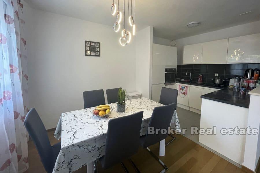 Žnjan, to-etasjers leilighet med tre soverom