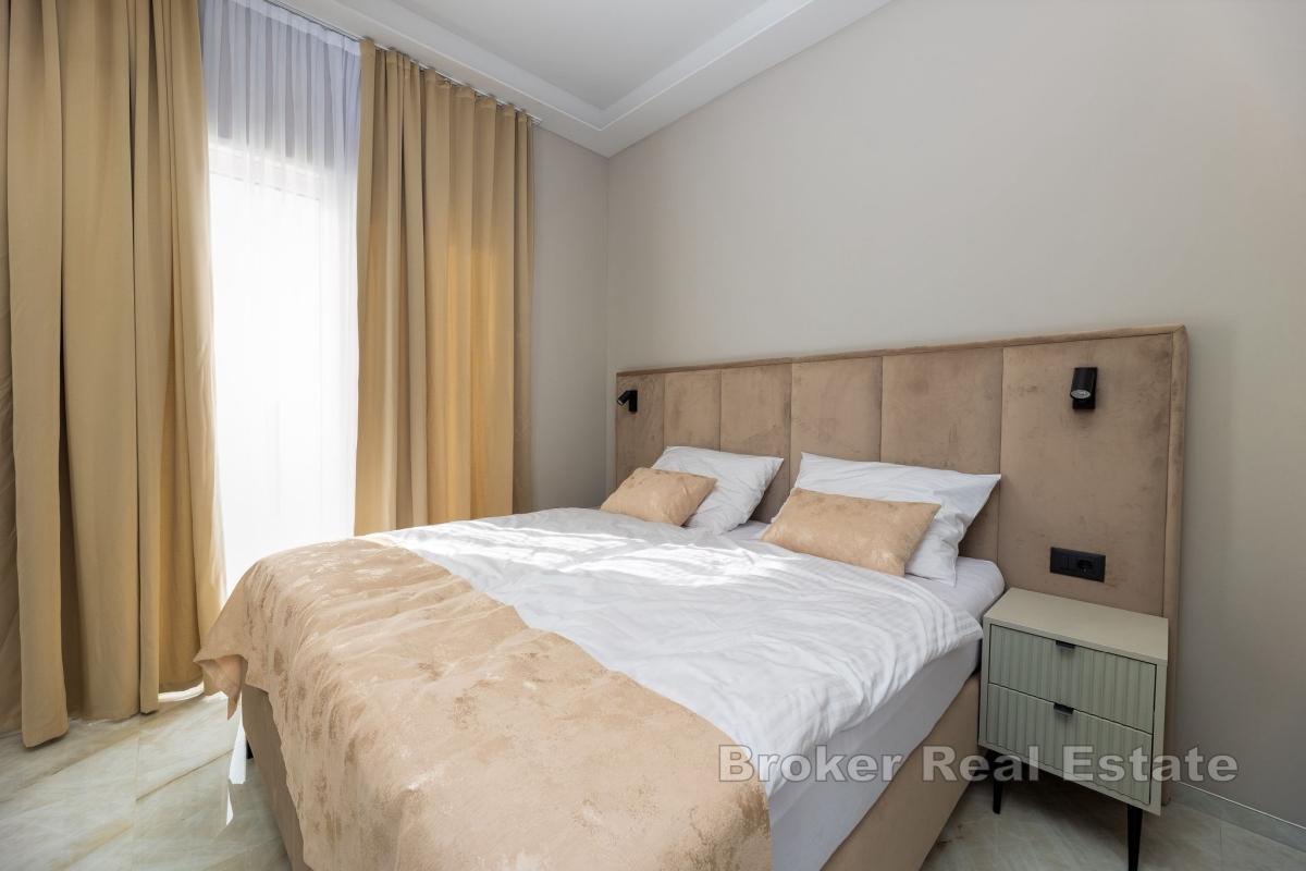 Moderní vila s bazénem a výhledem na moře