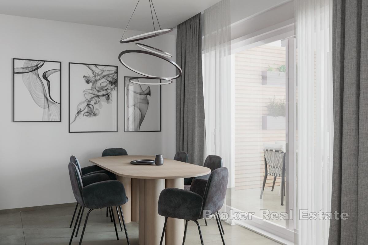 Moderní dvoupokojový apartmán s výhledem na moře a zahradou