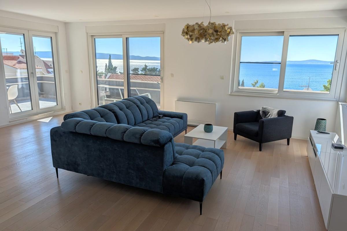 001-2035-415-split-modern-three-bedroom-penthouse-with-a-sea-view-for-rent