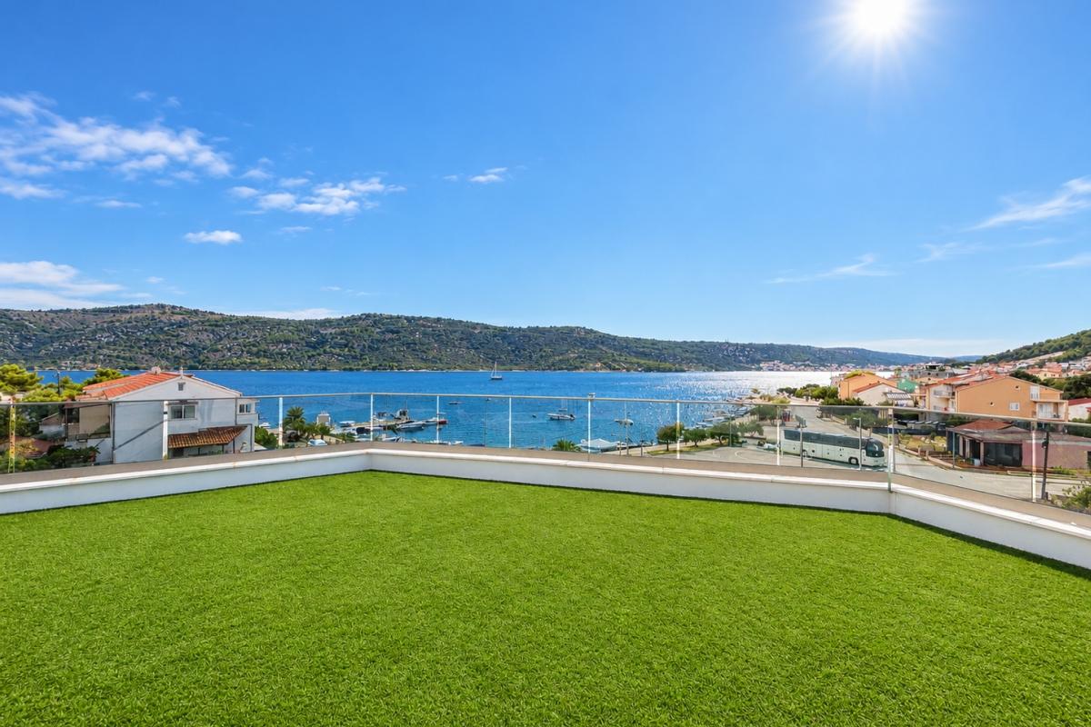 001-2035-419-Marina-Ttwo-bedroom-penthouse-in-the-first-row-to-the-sea-for-sale