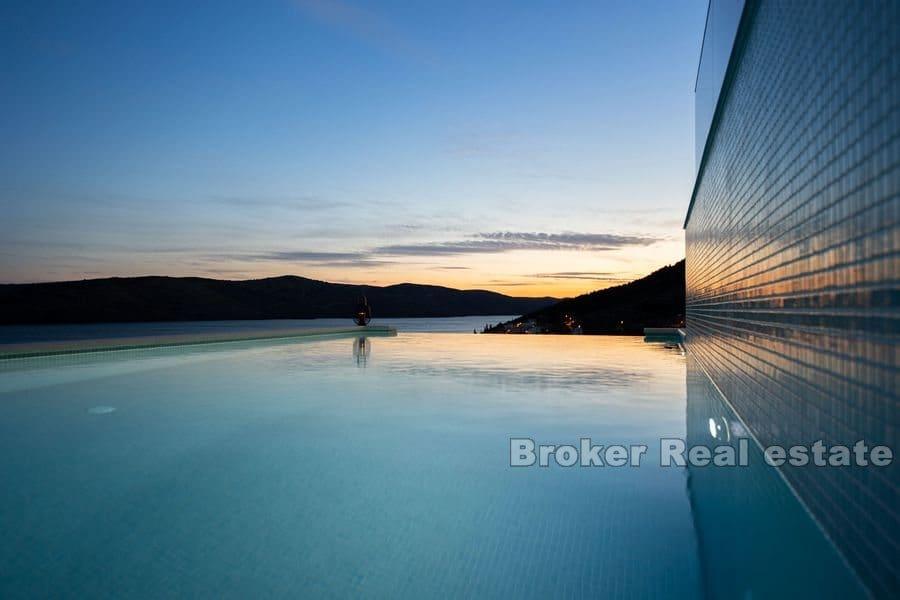 Luxury villa with sea view