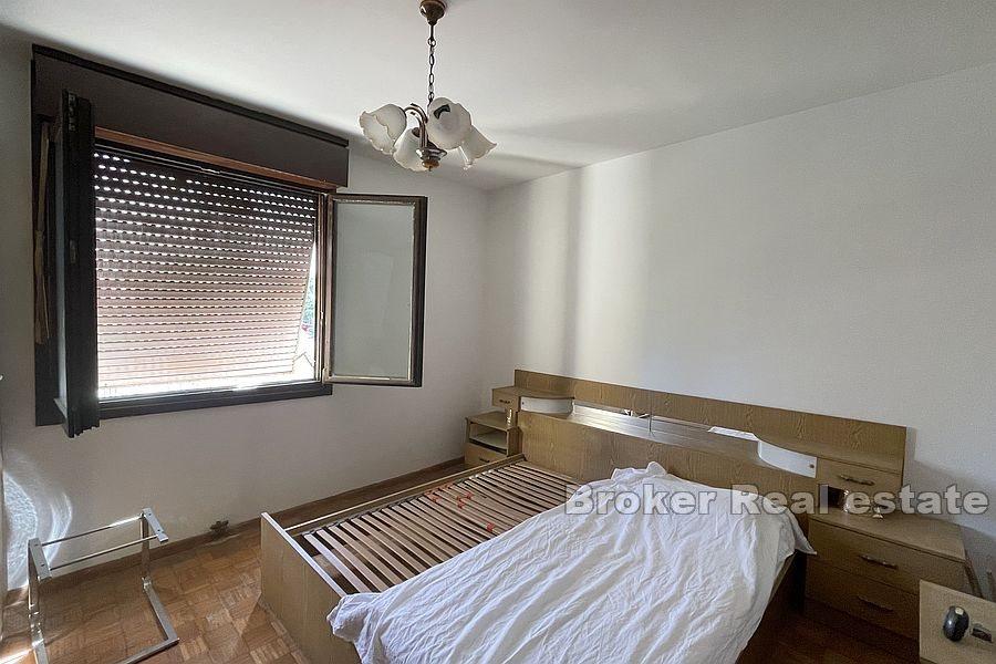 Pujanke, Wohnung mit zwei Schlafzimmern zur Renovierung