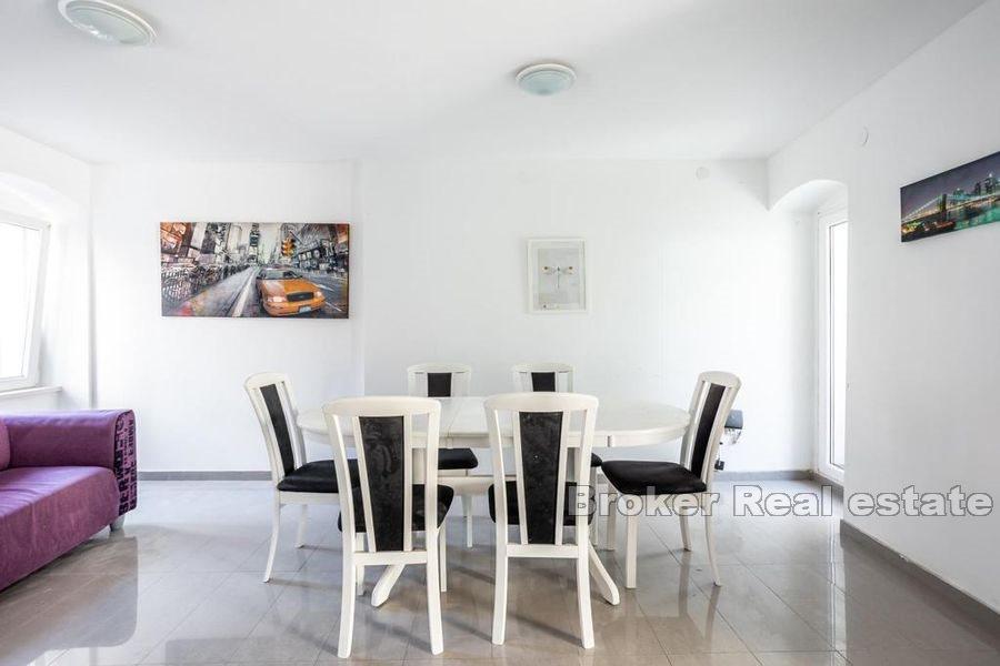 Kamienny dom w centrum z dziedzińcem