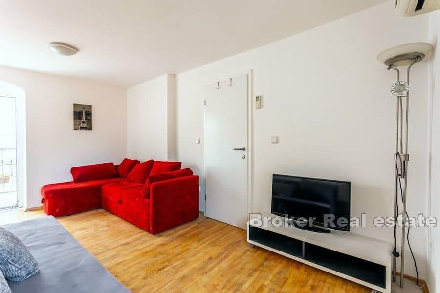 Kamienny dom w centrum z dziedzińcem