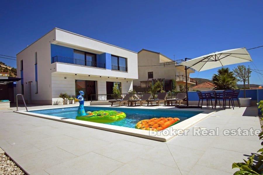 Moderne Villa mit Meerblick