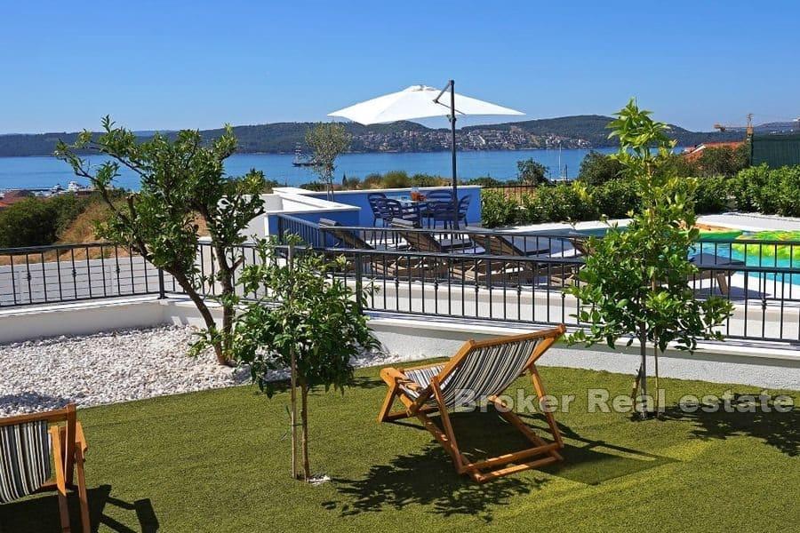 Modern villa med havsutsikt