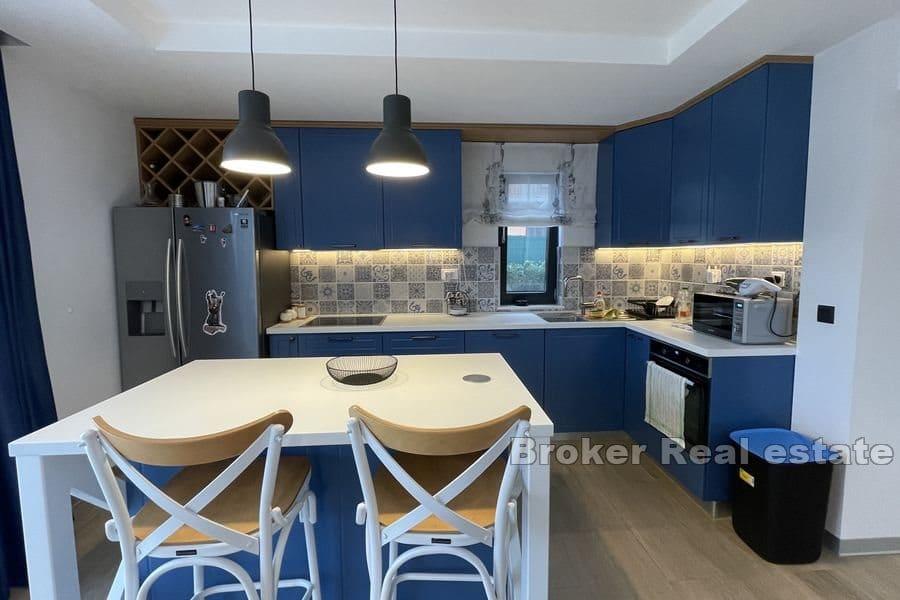Modern villa med havsutsikt