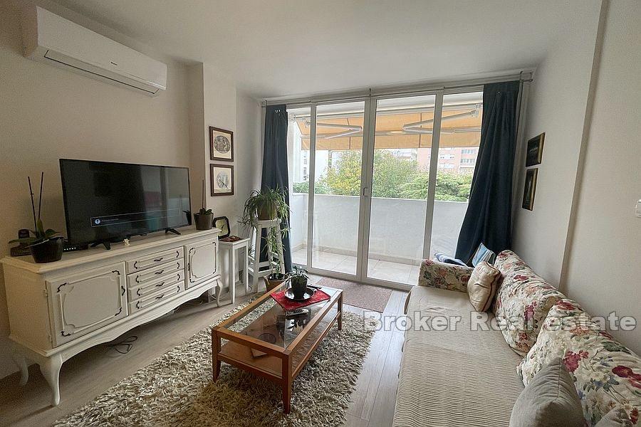 Sućidar, moderne Wohnung mit zwei Schlafzimmern