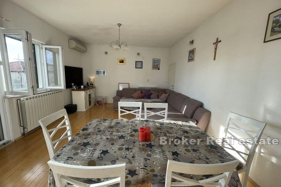 Sućidar, bekväm lägenhet med fyra sovrum i huset