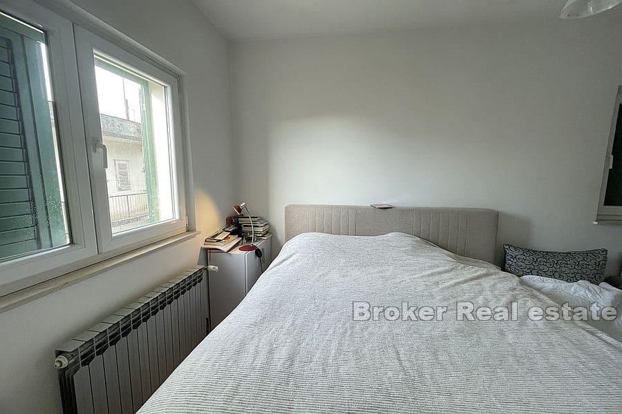 Sućidar, comfortable four bedroom apartment in the house