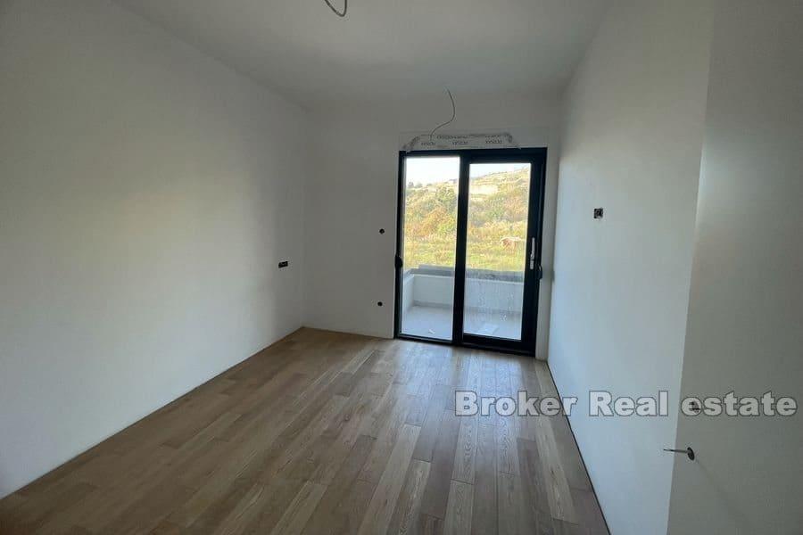 Жнян, Роскошная трехкомнатная квартира в новом доме