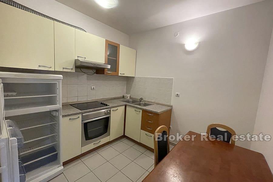 Sućidar, apartament z jedną sypialnią do remontu