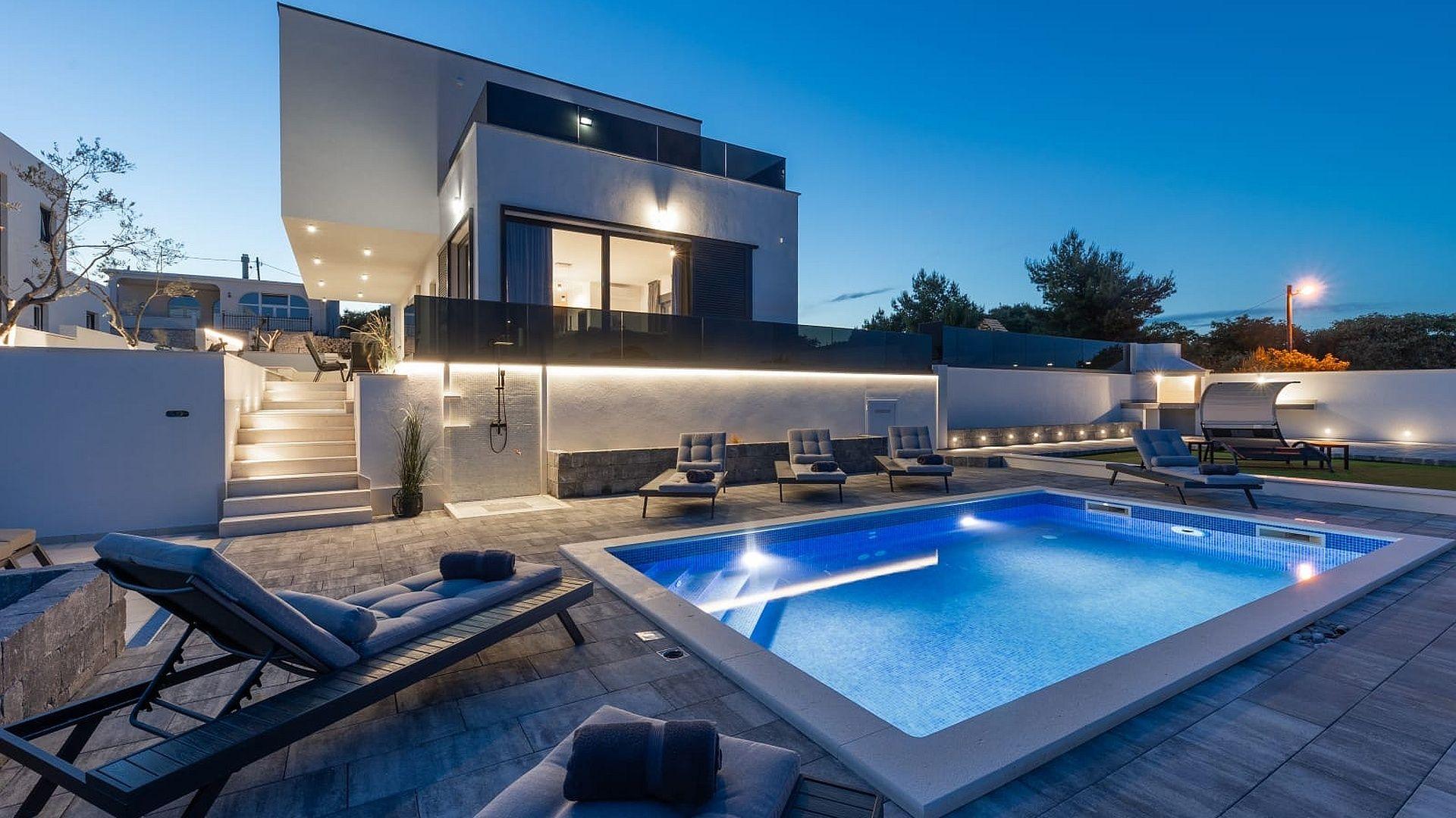 Modern villa med havsutsikt