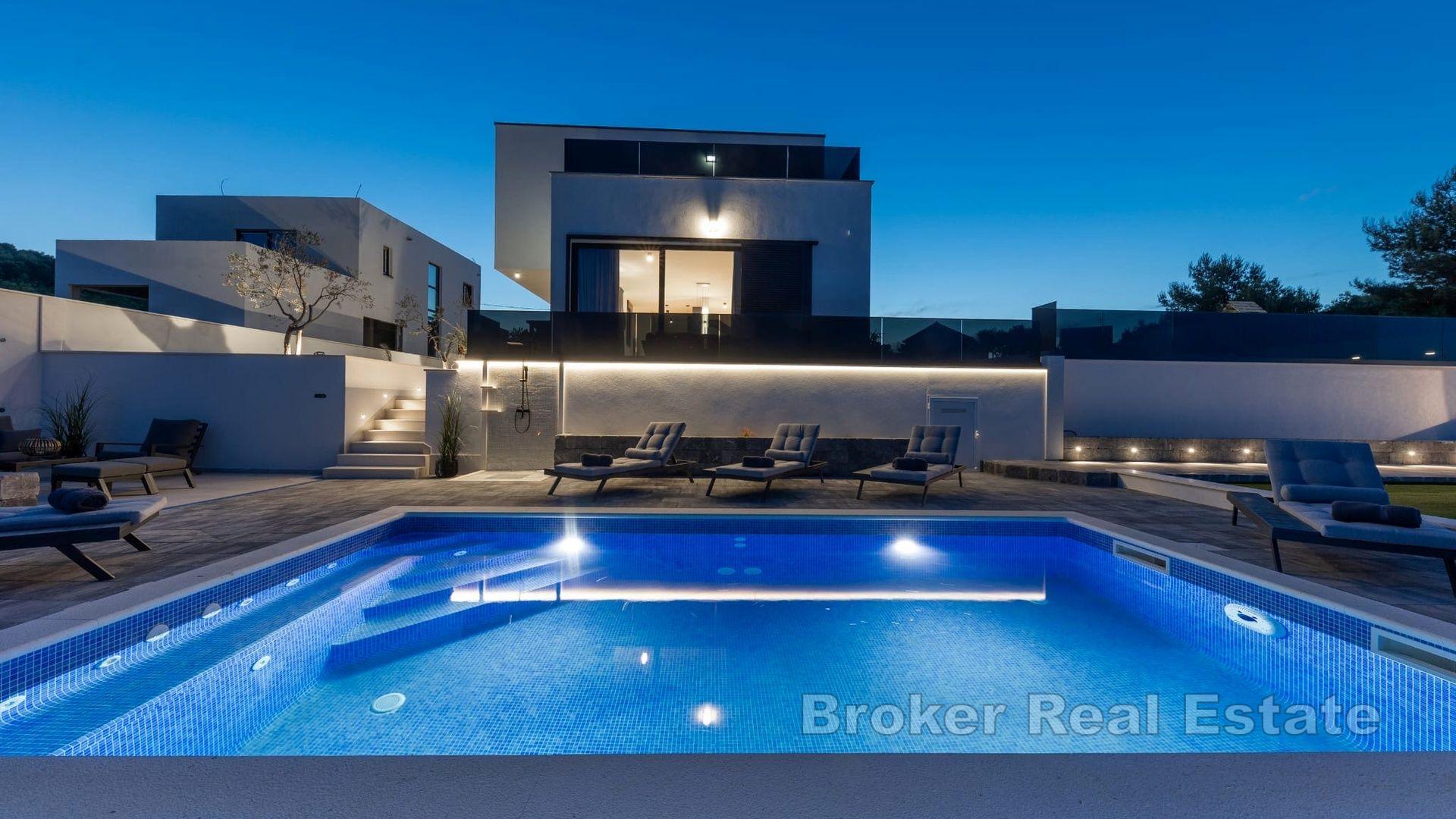 Modern villa med havsutsikt