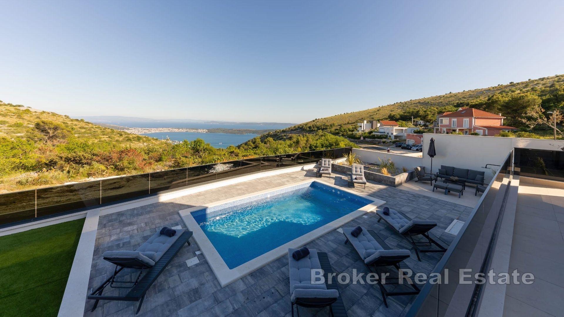 Modern villa med havsutsikt