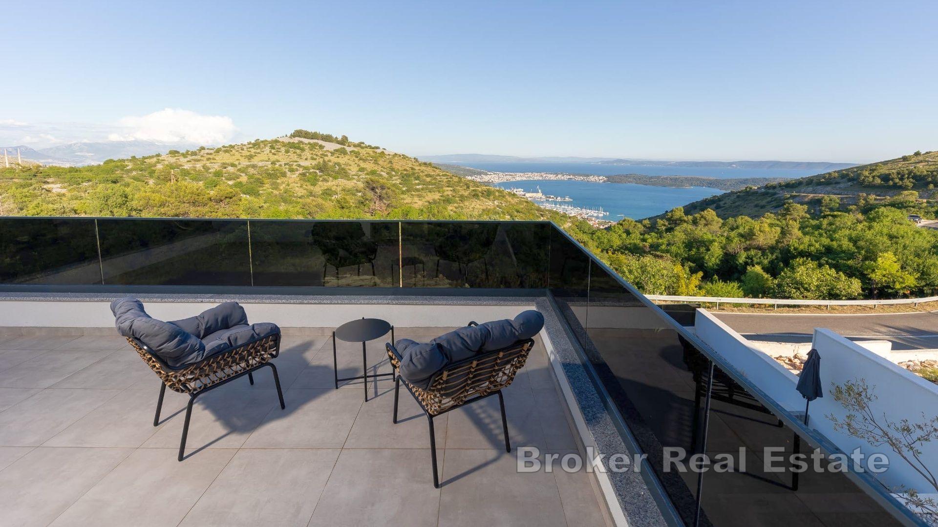 Modern villa med havsutsikt