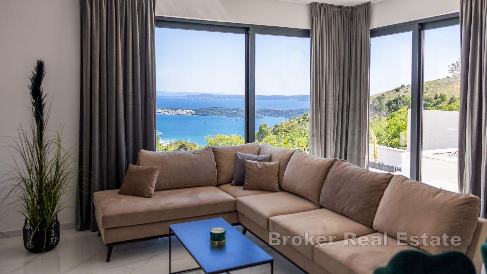 Moderne villa med havutsikt