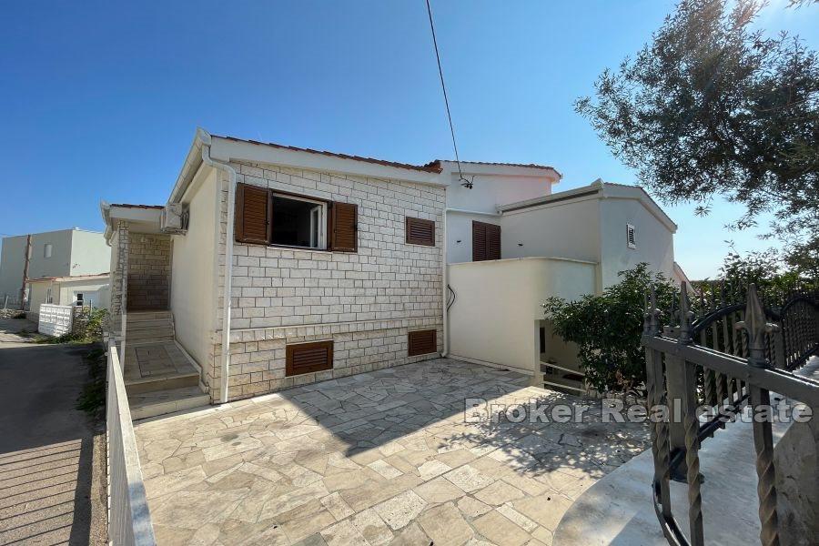 A spacious house in the second row to the sea