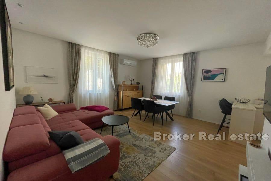 Manuš, appartement divisé en deux unités