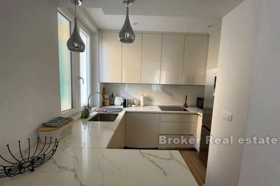 Manuš, appartement divisé en deux unités