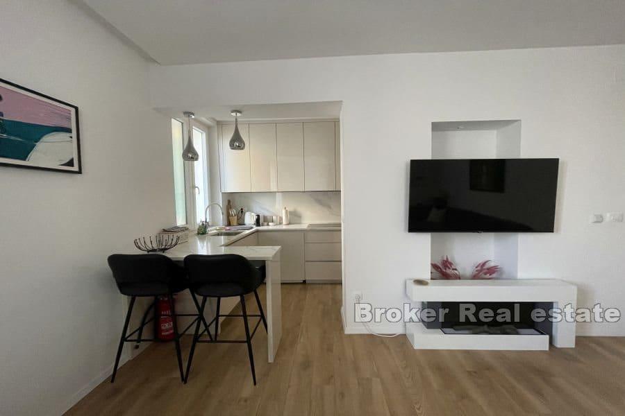 Manuš, apartment divided into two units