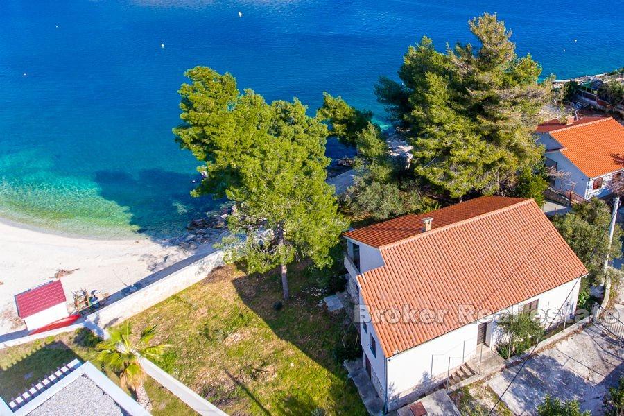 Seafront house in an exceptional location