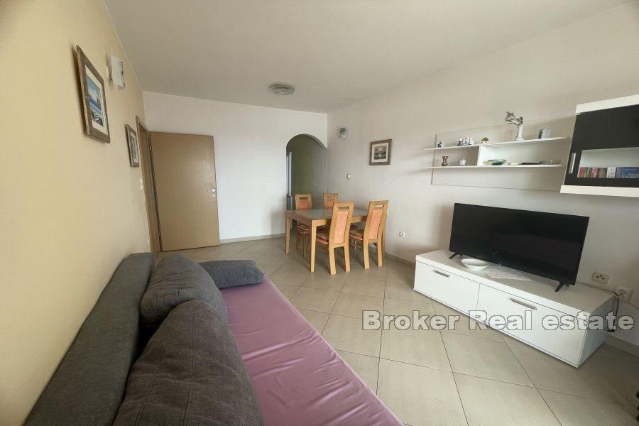 Dom z apartamentami z widokiem na morze i wyspy