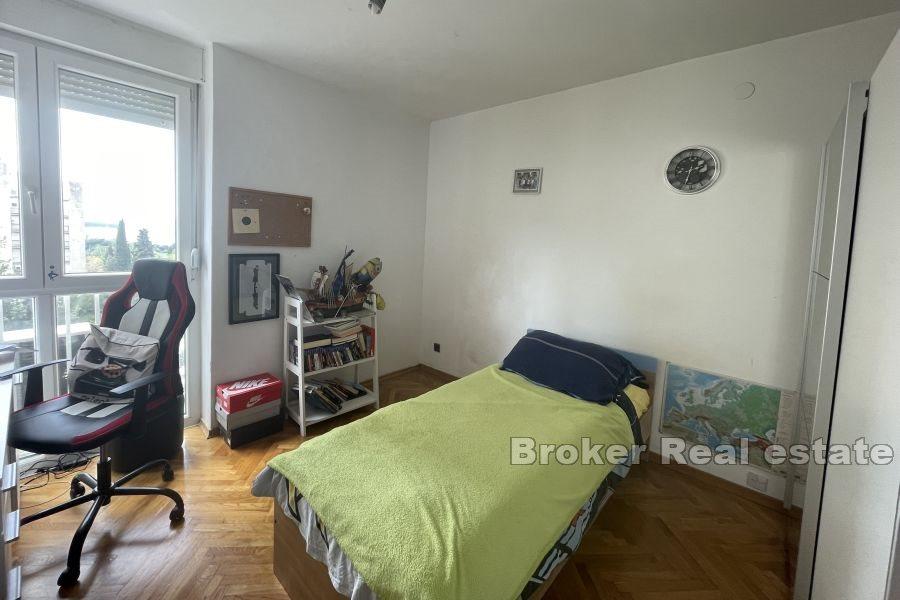 Spinut, apartament z trzema sypialniami i widokiem na morze