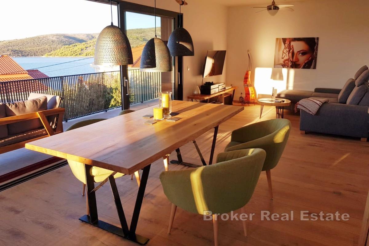 Casa indipendente e bifamiliare con vista mare