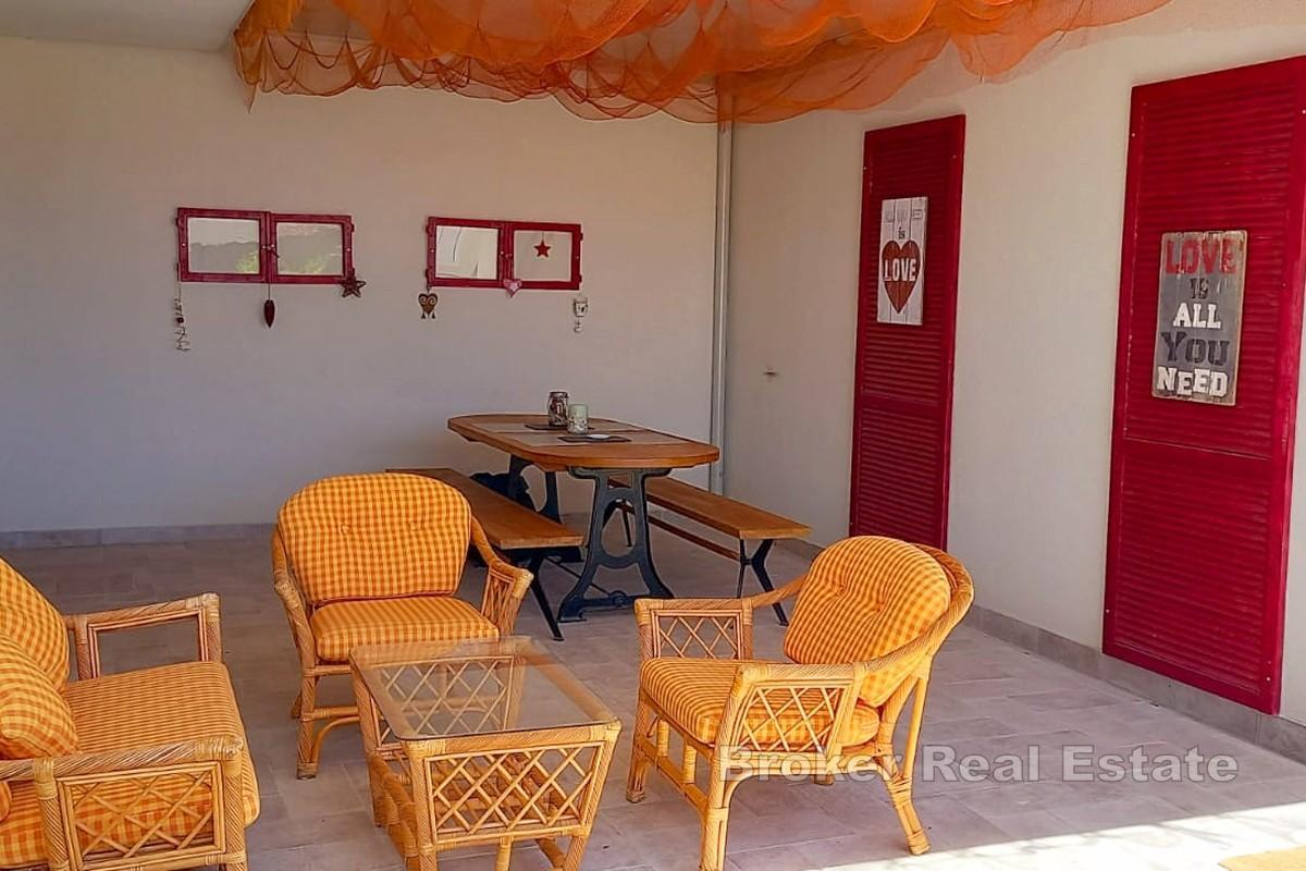 Casa indipendente e bifamiliare con vista mare