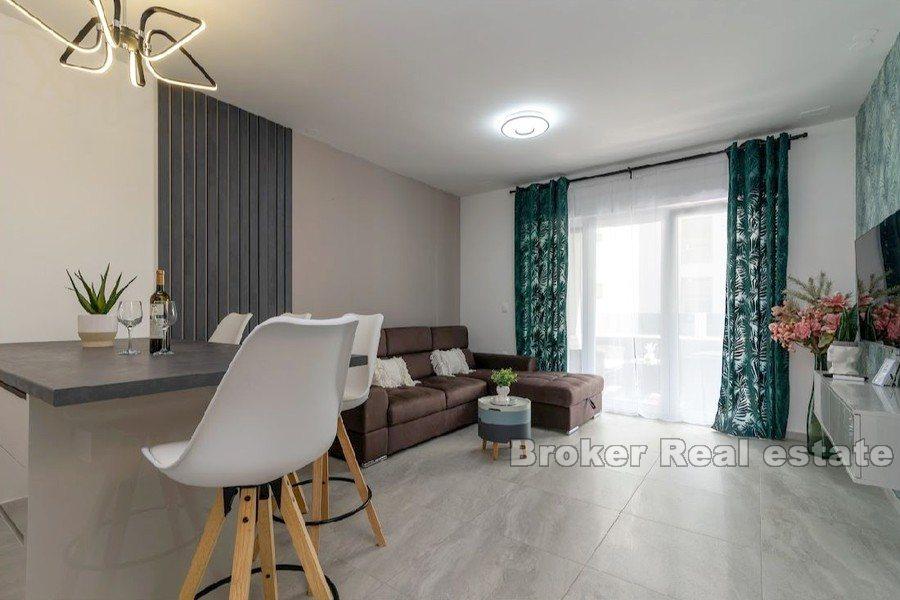 Appartement luxueux avec vue partielle sur la mer
