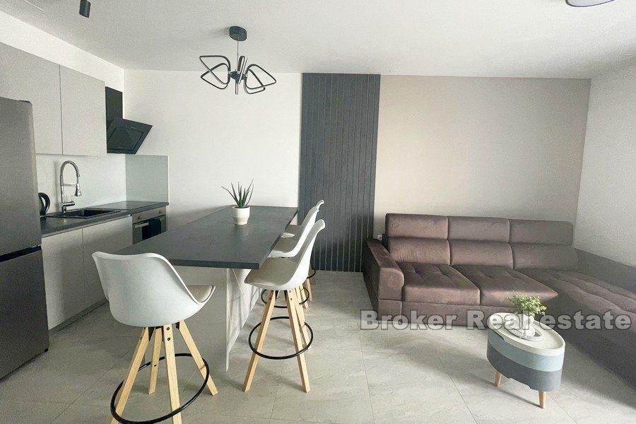 Lussuoso appartamento con parziale vista mare