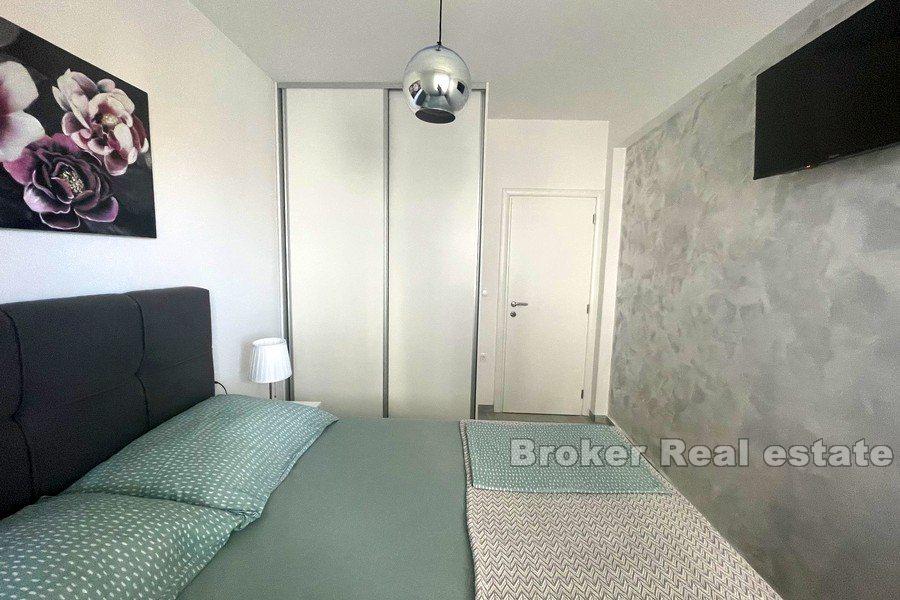 Lussuoso appartamento con parziale vista mare