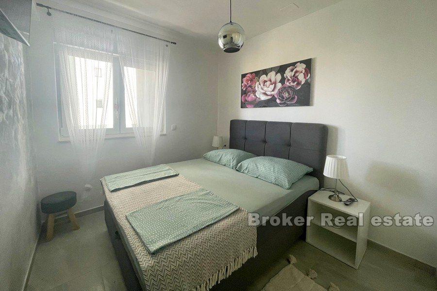 Lussuoso appartamento con parziale vista mare