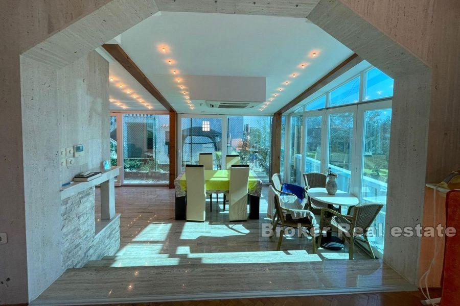 Przestronny trzypokojowy apartament z widokiem na morze